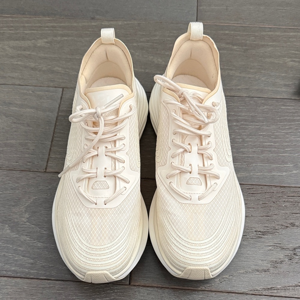 APL Women's Streamline Sneakers! Size 7! NWOT